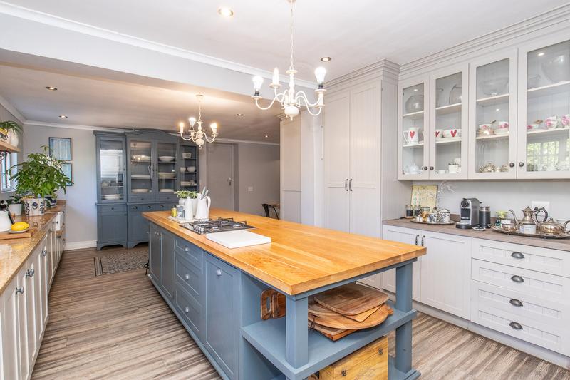 4 Bedroom Property for Sale in Constantia Western Cape